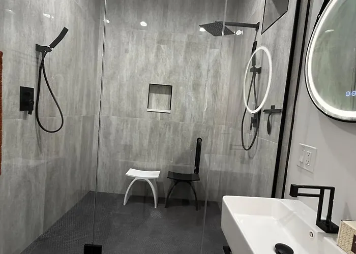Living Like A Local In The Heart Of Bronzeville Apartment