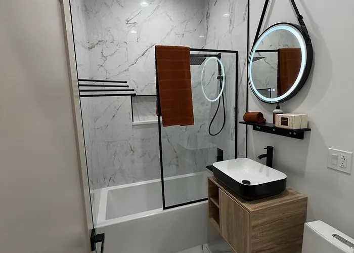 Living Like A Local In The Heart Of Bronzeville Apartment *